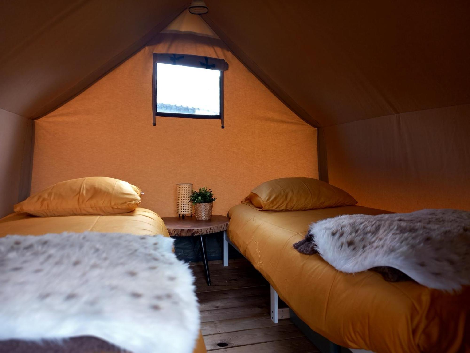 Safari Lodge 'Linge-Zicht' ทีล ภายนอก รูปภาพ
